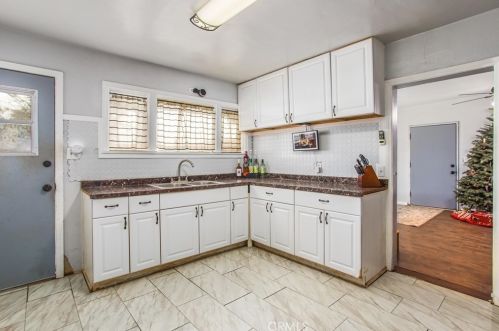 8435 Mission Blvd, Riverside CA  92509-2976 exterior