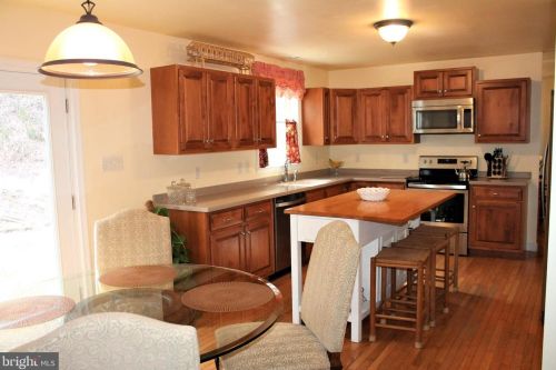 324 Mountaintop Rd, Swartzville PA  17569-9016 exterior