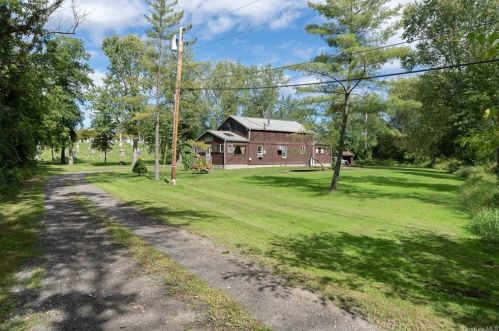 46 Givens Ln, Fishkill, NY 12524-1305