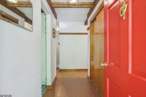 807 Long Hill Rd, Gillette, NJ 07933-1323