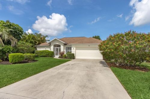 511 Ibis Way, Naples, FL 34110-1186