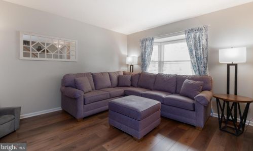 2702 Crestline Ct, Glen Mills, PA 19342-8133