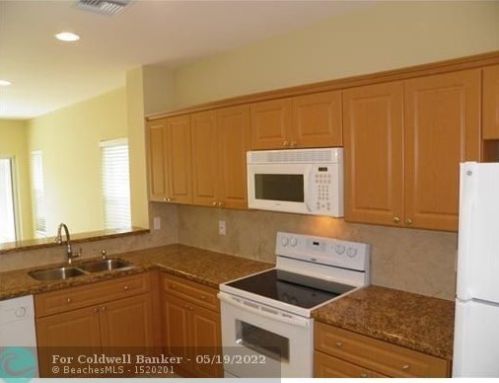 416 122 Ave, Hollywood FL  33026-2538 exterior