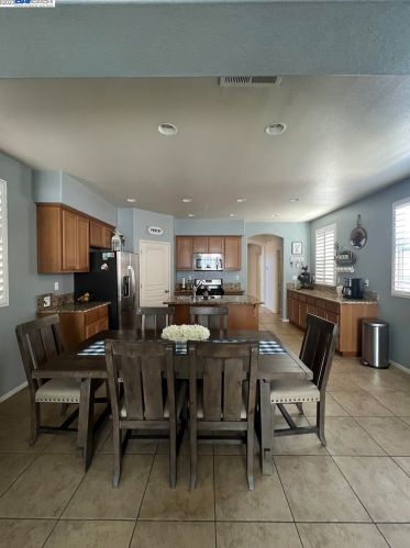 316 Colonial Trl, Lathrop, CA 95330-8872