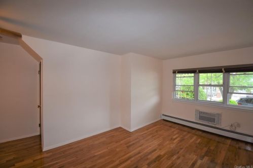 257 Swinton Ave, Bronx NY  10465-3221 exterior