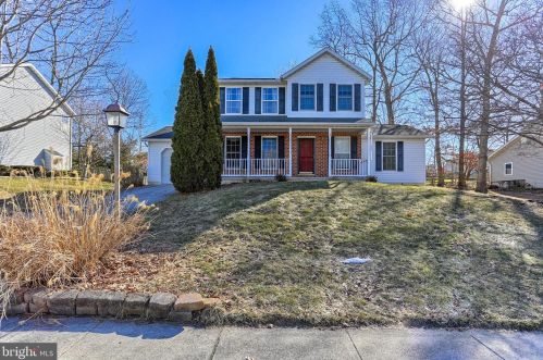 220 Hall Dr, Hanover, PA 17331-3418