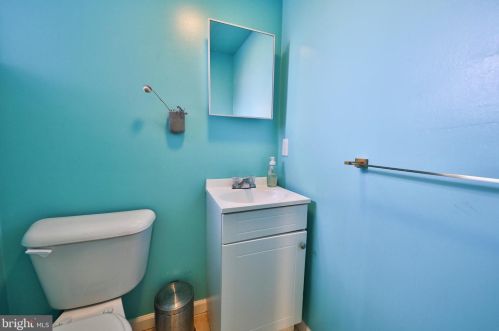 425 Gln Echo Rd, Philadelphia PA 19119-2915 exterior