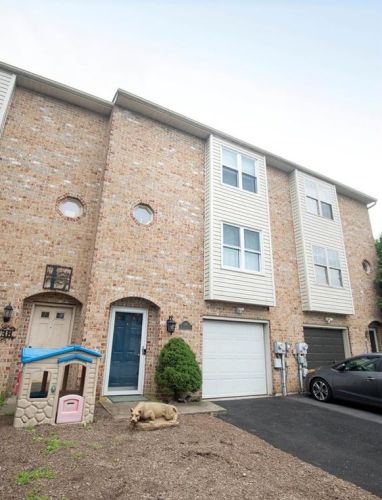 340 2nd St, Alburtis, PA 18011-9315