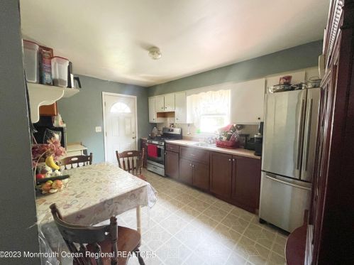 55 Chapin Ave, Tinton Falls NJ  07701-1415 exterior