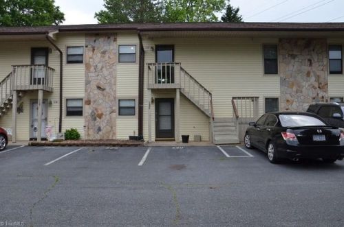 521 Brookside Ct, Kernersville NC  27284-3320 exterior