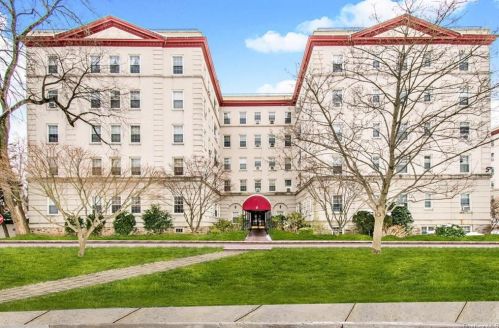 4 Park Ln, Mount Vernon NY  10552-3452 exterior