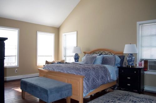 159 Vlg Rd, Huntington CT 06484-1670 exterior