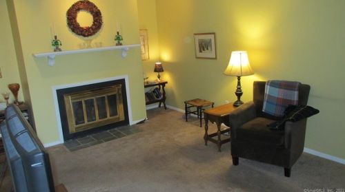 615 Cypress Rd, Hartford, CT 06111-5604