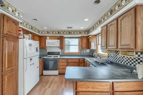 230 Brook Rd, Mahopac, NY 10541-1106