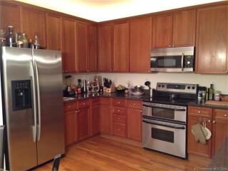 13 Crestview Ln, Danbury CT  06810-7162 exterior