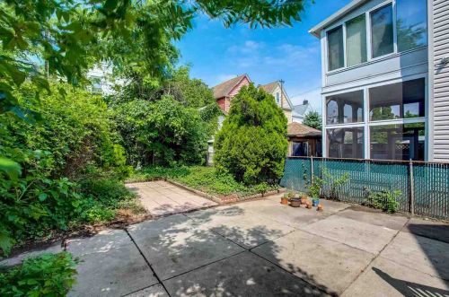 31 41 St, Bayonne NJ  07002-4803 exterior