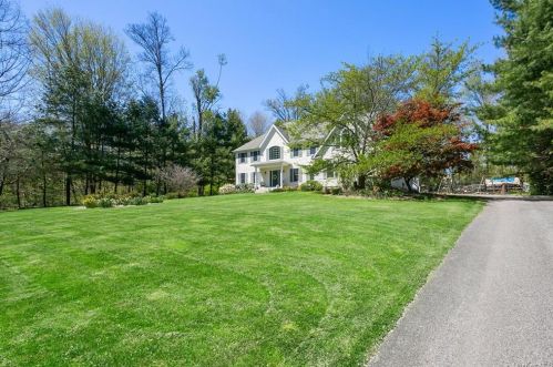 1 Mancini Dr, Yorktown Hgts, NY 10598-6434