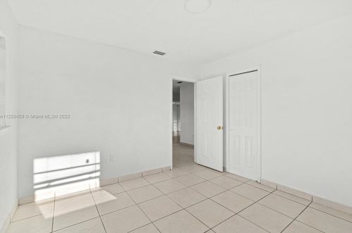 6529 21 St, Hollywood FL 33023-2807 exterior