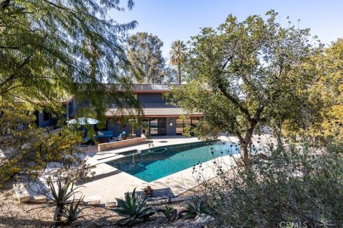 1672 Smiley Heights Dr, Redlands CA  92373-6533 exterior