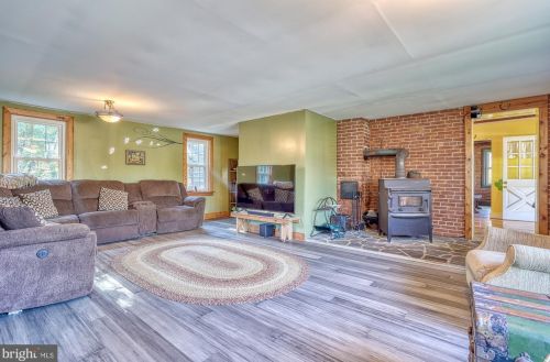 7455 Hillside Dr, Spring Grove PA  17362-8555 exterior