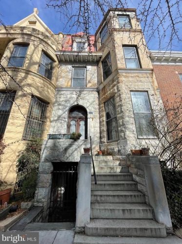 1717 Swann St, Washington, DC 20009-5536