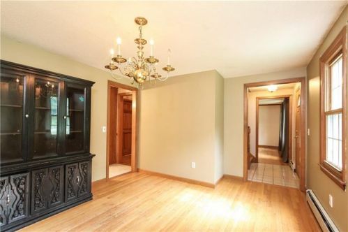 2 Gonch Farm Rd, Gales Ferry, CT 06339-1100