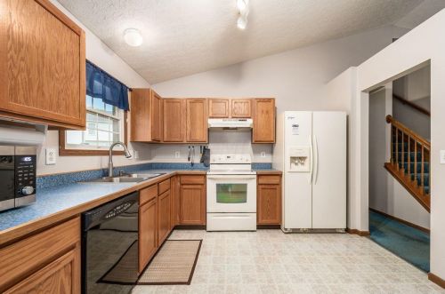 704 Osborn Dr, Pataskala OH  43062-7444 exterior