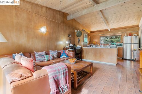 8 Rae Dr, Orinda CA  94563-4360 exterior