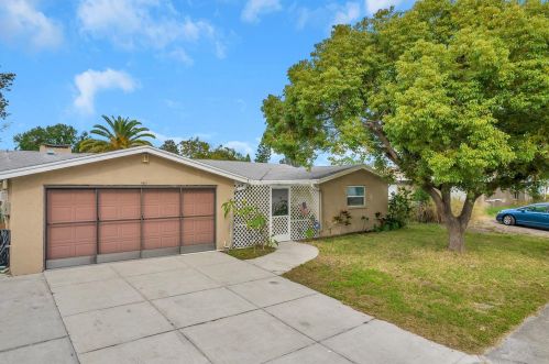 7815 Bloomfield Dr, Port Richey, FL 34668-4100
