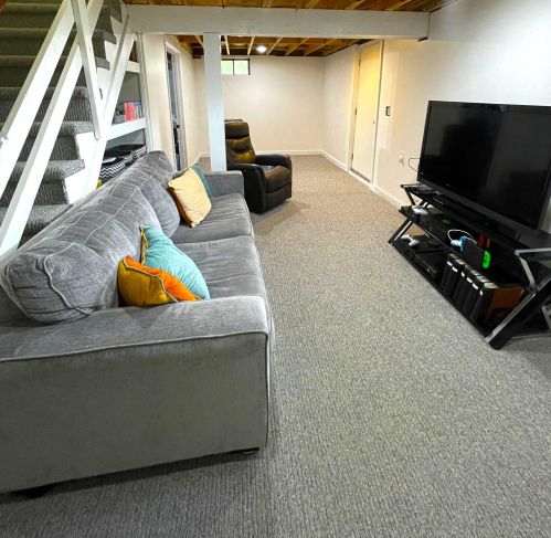 25 Fox Run Rd, Hinsdale NH  03451-2410 exterior