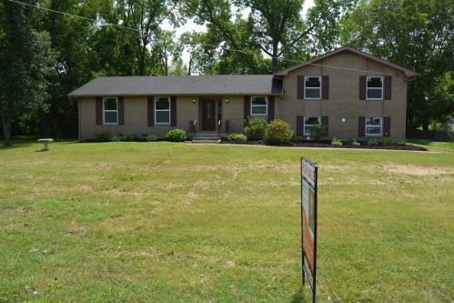 109 Southburn Dr, Hendersonville, TN 37075-3012