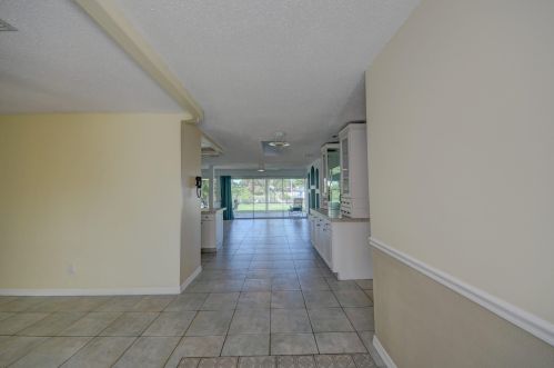 593 Whitmore Dr, Fort Pierce, FL 34984-4563