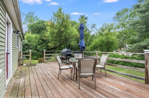 12 Reskin Dr, Wallingford CT  06492-4834 exterior