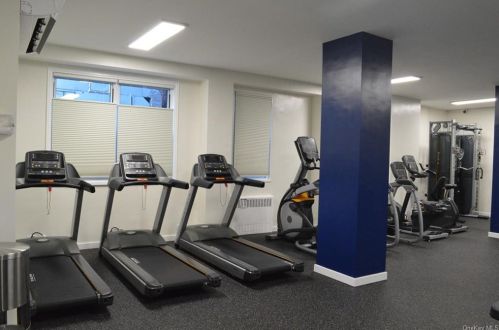 3530 Henry Hudson Pkwy, Bronx NY  10463-1347 exterior