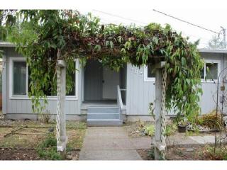 465 8th St, Lakeside, OR 97449-9733