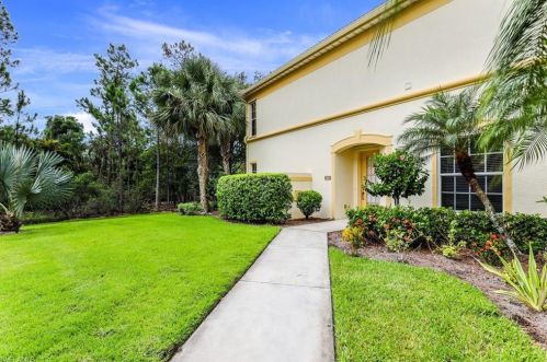7836 Clemson St, Naples, FL 34104-5350
