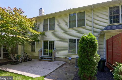 34 Red Leaf Ln, Lancaster PA 17602-7000 exterior