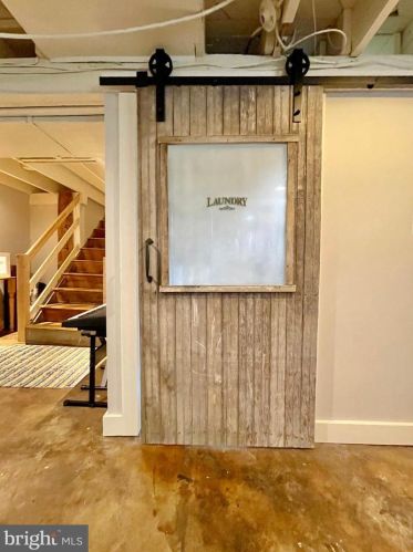 21 Loudoun St, Lovettsville VA  20180-8513 exterior