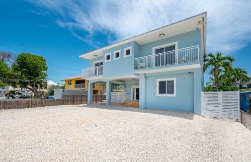 821 Bonito Ln, Key Largo, FL 33037-3802