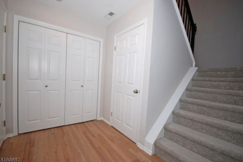 16 Springholm Dr, Berkeley Heights NJ  07922-2700 exterior