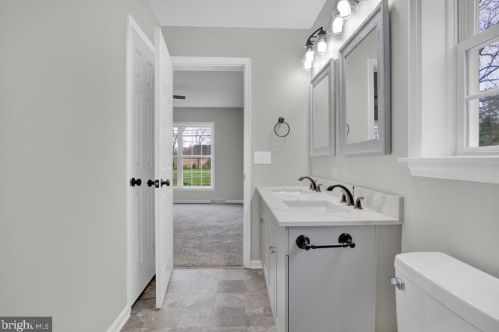 60 Cold Springs Rd, Carlisle PA 17015-9113 exterior