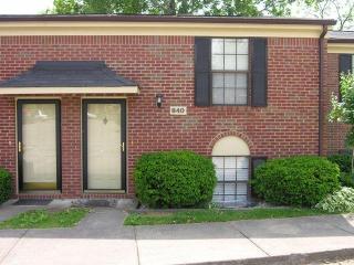 840 Spring Meadows Dr, Lexington, KY 40504-3652