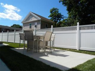 93 Charter Oak St, Manchester CT  06040-6208 exterior