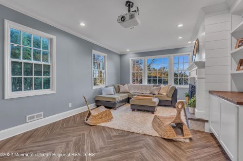 34 Windsor Dr, Little Silver NJ  07739-1311 exterior