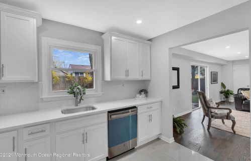 13 Salisbury Ave, Middletown NJ  07748-5240 exterior