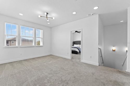 1669 Feather Grass Loop, Lutz FL  33558-2802 exterior
