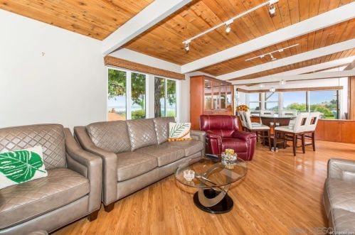 5022 Pacifica Dr, San Diego CA  92109-1502 exterior