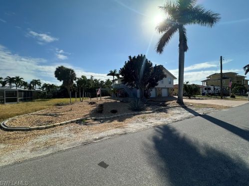 170 Tarpon Rd, Fort Myers Beach, FL 33931-5224