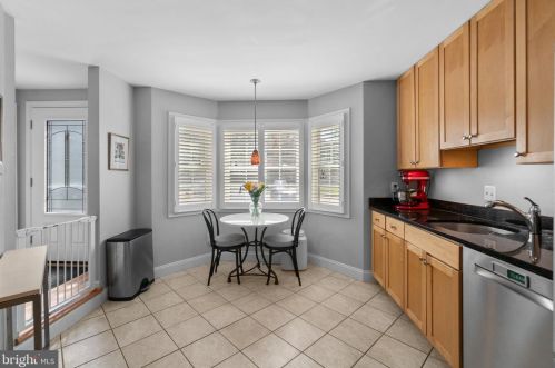 9077 Giltinan Ct, Springfield VA  22153-1140 exterior