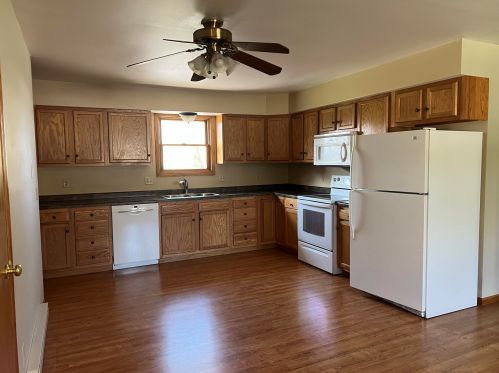 167 Paradise Dr, West Bend WI  53095-5163 exterior
